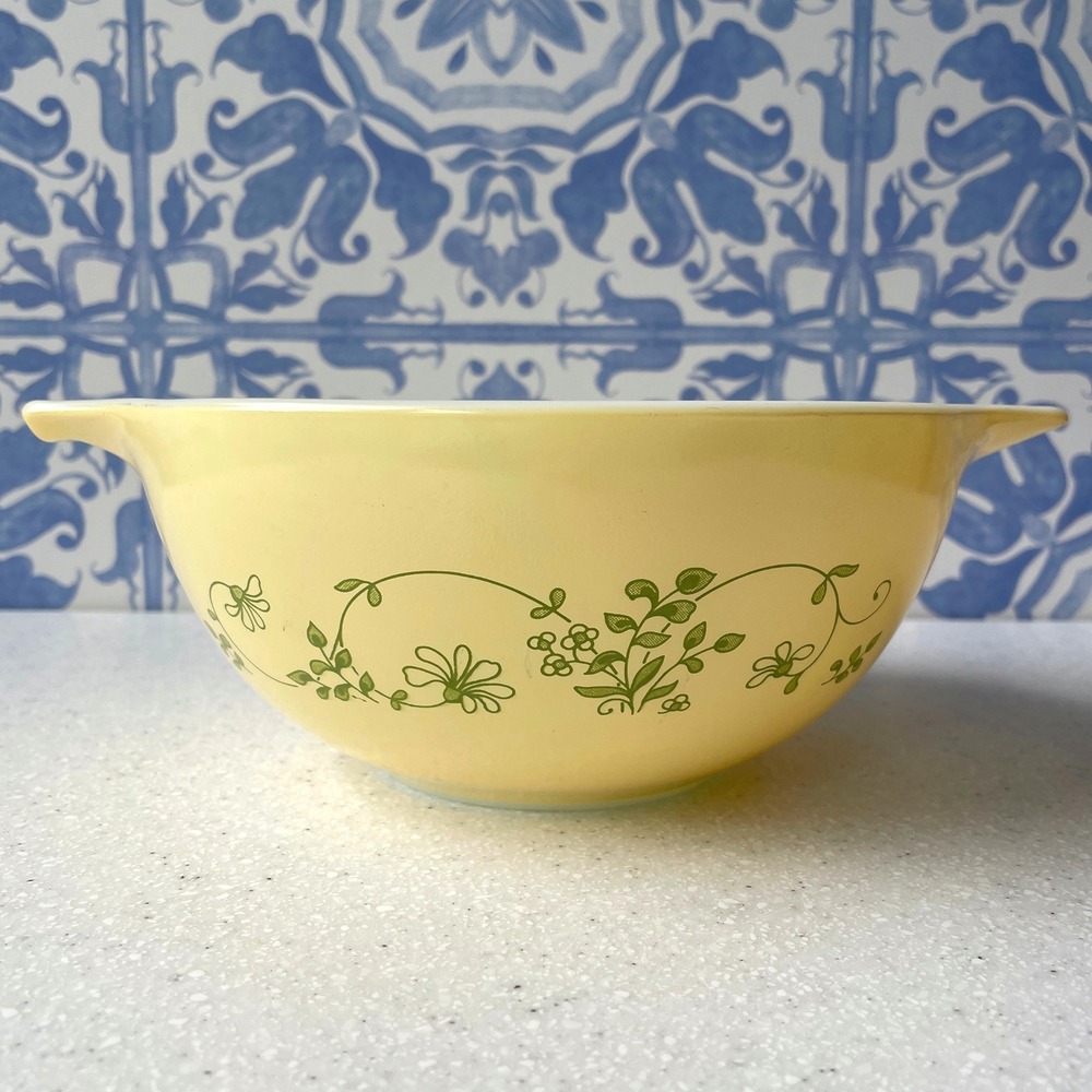 Pyrex Gooseberry Cinderella Mixing Bowl 441 Pink White Milk Glass Vintage 1.5 Pt